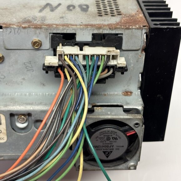 98-02 Chevy Suburban LS Z-71 1500 Series AM/FM CD Radio OEM Delco Electronics - Picture 11 of 15